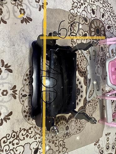 Стеклянный стол