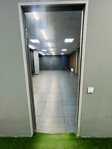 сдаю бизнес: Аренда офисов, 91 м², В бизнес центре, 1 линия, С отдельной кухней, С отдельным входом — 2