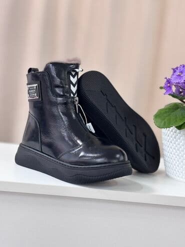 Детские зимние ботинки - Модели: черные полусапожки на молнии спереди