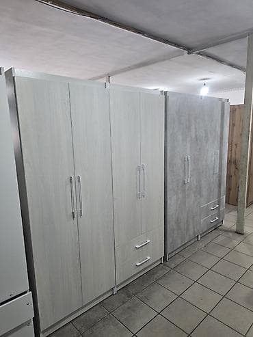 third edition solutions: Трёхстворчатые шкафы для одежды с выдвижными ящиками. - Конфигурация — 1