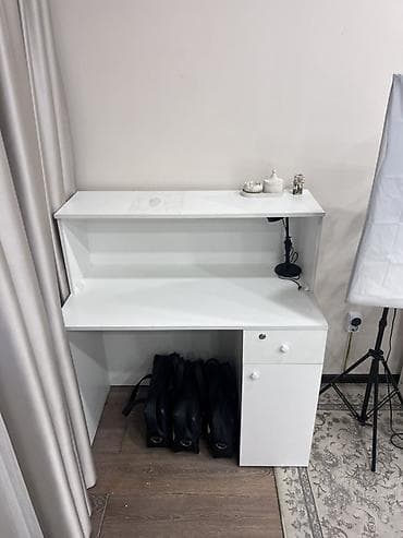 Офисные столы: Офисный стол, Б/у, Нерегулируемый, цвет - Белый, Прямоугольный, Дерево, Самовывоз — 4