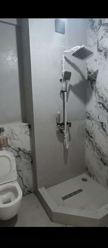 спальный гарнитур кровать тумбы и комод: Душевая зона с оборудованием и отделкой - Угловая душевая площадка с — 1