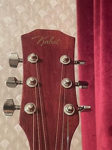 суб борд: Акустическая гитара dreadnought с вырезом (cutaway). - Корпус формата — 7