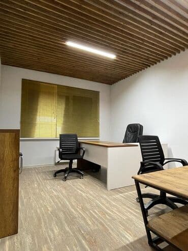 Общая площадь - 36 м2 2 кабинета Отдельный вход  Санузел, евроремонт