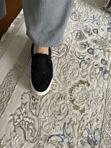 Мокасины и лоферы: Слипоны фирменные хорошего качества 
38 размер 
В идеальном состоянии — 6