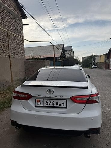 Toyota Camry: 2018 г., Седан — 2