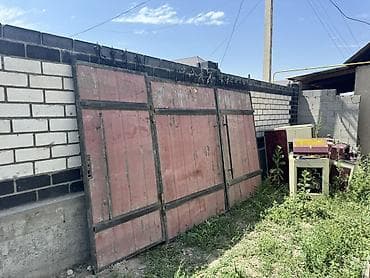 Распашные ворота: Металлические распашные ворота с калиткой. - Конструкция: две створки — 3