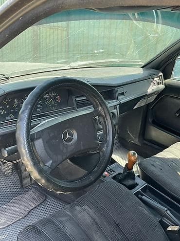 Транспорт: Mercedes-Benz 190: 1989 г., 2 л, Механика, Дизель, Седан — 4
