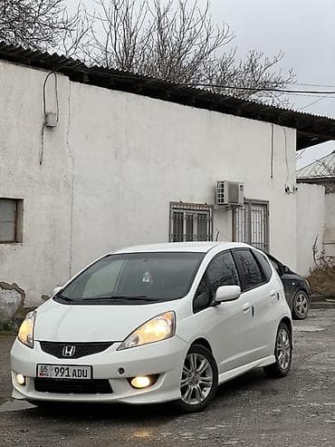 Honda Fit: 2009 г., 1.5 л, Автомат, Бензин, Хэтчбэк