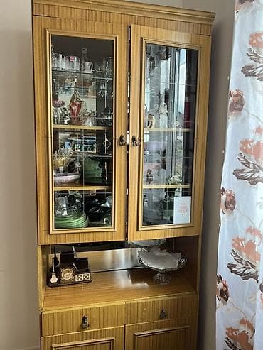 корзины из фруктов: Витринный буфет с фасадами из стекла и отделкой под натуральное — 1