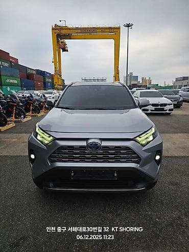 byd e5: Toyota RAV4: 2022 г., 2.5 л, Гибрид, Кроссовер — 1