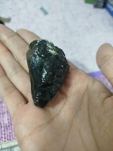 драконий фрукт: Черный природный минерал (обсидиан/черный стекловидный камень) - — 2