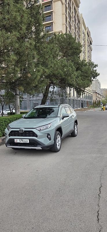 Toyota RAV4: 2019 г., Автомат, Бензин, Кроссовер
