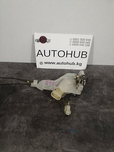 Замок двери левый для Toyota Harrier XU20, год выпуска 2002. -