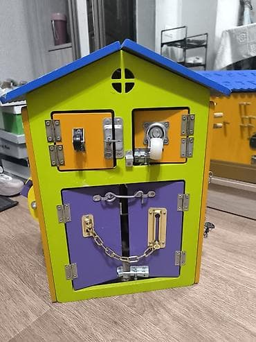 дом полотка: Бизиборд-домик для развития моторики и логики - Формат: объёмный дом — 4