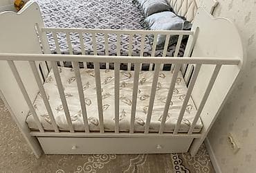 Детская кроватка с бортиками и выдвижным ящиком - Материал — 2