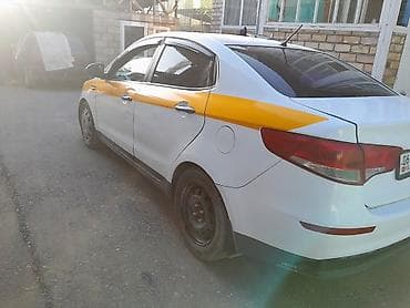 самообслуживания мойка: Kia Rio: 2015 г., 1.4 л, Автомат, Бензин, Седан — 3