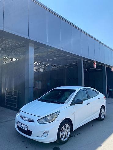 suzuki swift: Hyundai Solaris: 2013 г., 1.6 л, Механика, Газ, Седан — 1