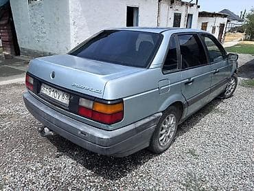 Volkswagen Passat: 1990 г., 1.8 л, Кол менен иштөөчү, Бензин, Седан — 1
