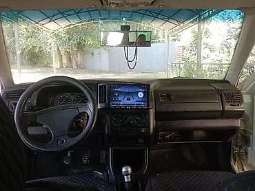 хунчи авто: Volkswagen Vento: 1993 г., 1.8 л, Механика, Бензин, Седан — 7