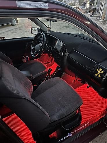 lexus rx4: Volkswagen Vento: 1993 г., 1.8 л, Механика, Бензин, Седан — 6