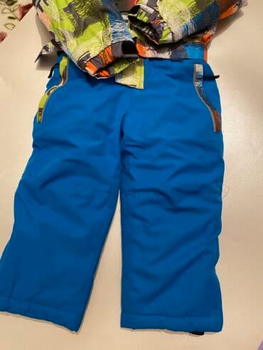 с связи с переездом: Новый зимний комбинезон на 92 см с этикеткой
Внутри флисовый подклад — 4