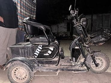 кабина мото: Электрический трехколесный скутер с сиденьем и багажниками - — 6