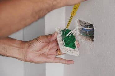 цены на электромонтажные работы в бишкеке: Электрик | Установка счетчиков, Монтаж выключателей, Монтаж проводки Больше 6 лет опыта — 1