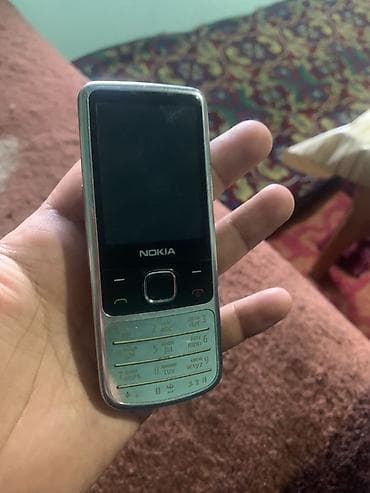 Кнопочный телефон Nokia (классическая модель серии с навигационной