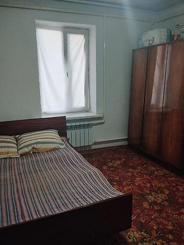 Двуспальная кровать из массива дерева в классическом стиле. -