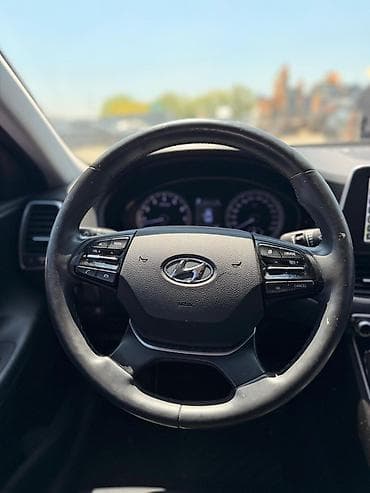 06: Hyundai Grandeur: 2019 г., Седан — 10