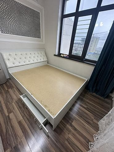 обито: Двуспальная кровать, Б/у, С ящиком для хранения, длина - 200 см — 1