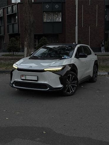 prius plus: Toyota bZ4X: 2022 г., Автомат, Электромобиль, Кроссовер — 2