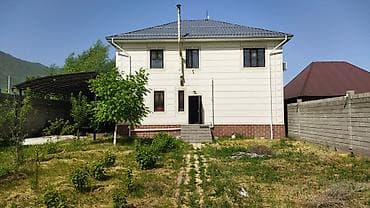 Продаётся двухэтажный частный дом с огороженным участком. - Площадь и