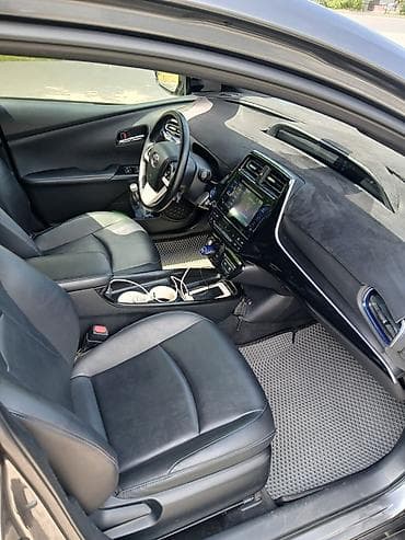 prius v: Toyota Prius: 2016 г., 1.8 л, Вариатор, Гибрид, Хэтчбэк — 2