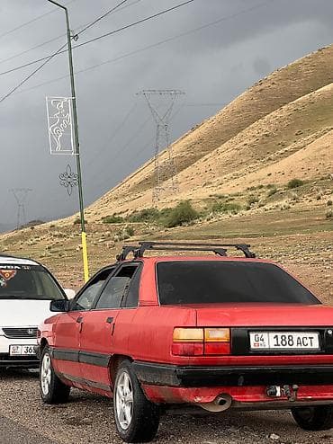 Audi 100: 1989 г., 2.2 л, Механика, Бензин, Седан