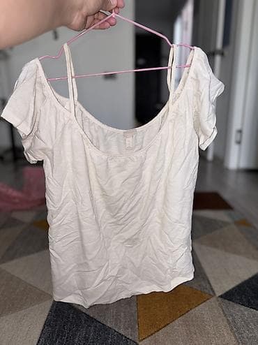 срочно отдам: Большие размеры 
топ 54-58 
H&M
100с изза пятнышка маленького — 2