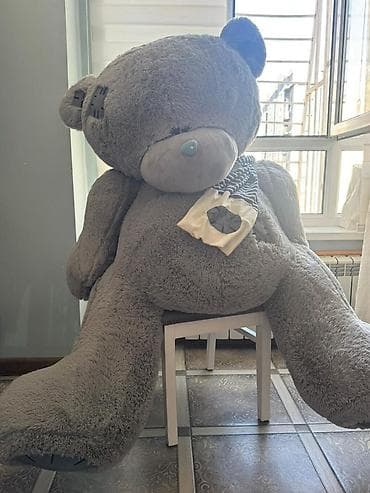 Большой плюшевый мишка серого цвета🩶 Отличное состояние, идеально для at lalafo.kg Большой плюшевый мишка серого цвета🩶 Отличное состояние, идеально для