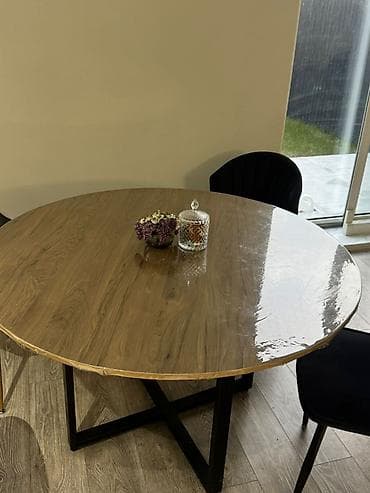 продаю круглый стол: Круглый обеденный стол в современном стиле. - Столешница: массив/шпон — 1