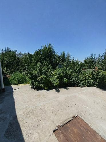 Кыймылсыз мүлк: Продаётся просторный дом с большим участком в городе Каракол Адрес — 8