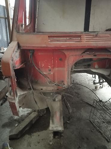 Запчасти от грузовика/фургона малого класса. В наличии: - Передняя