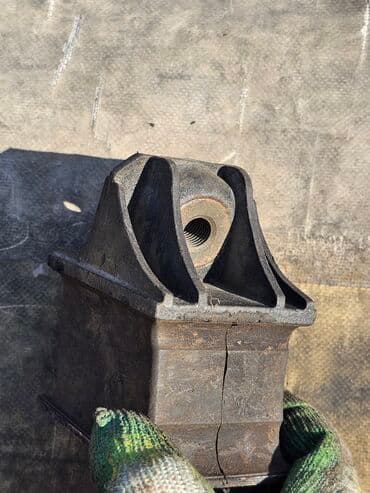 двигател на спринтер: Подушка мотора Mercedes-Benz 1998 г., Б/у, Оригинал, Германия — 6