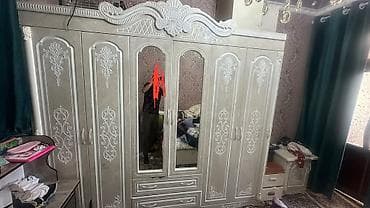 спальный гарнитур кровать тумбы и комод: Спальный гарнитур, Б/у, Двуспальная кровать, Шкаф, Трюмо, МДФ, цвет - Бежевый — 2