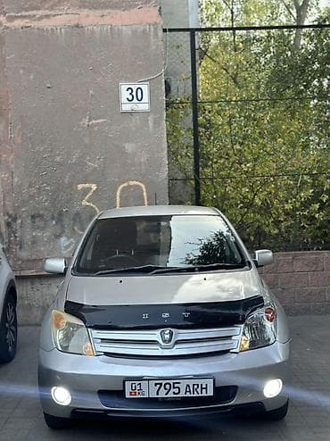 Toyota Ist: 2002 г., 1.3 л, Автомат, Бензин, Хэтчбэк