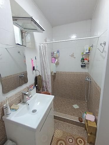 ниже себестоимости: Срочно продаю!!! Дом в ж/м Кок Джар, Молдокулова/Ахунбаева, можно под — 10