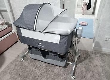 детская обувь для девочек: Детская приставная кроватка, С колесиками, цвет - Серый — 1