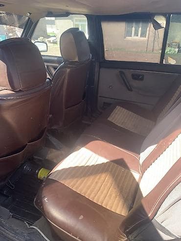 man f2000: Volkswagen Jetta: 1990 г., Седан — 5