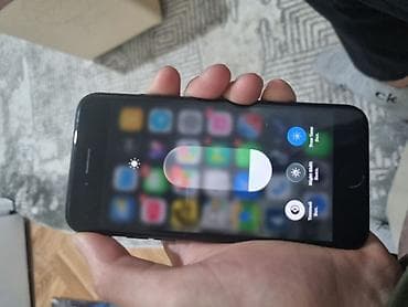 iphone 1e: IPhone SE 2020, Б/у, 64 ГБ, Черный, 75 % — 2