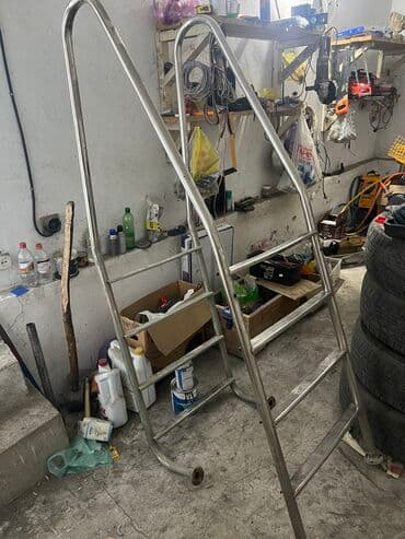 велик на титановых дисках: Лестница для бассейна 
Нержавеющая сталь — 2