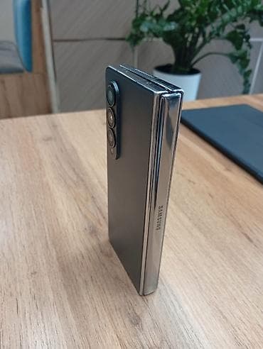 galaxy s19: Samsung Galaxy Z Flip 4, цвет - Серый — 7